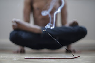 Optimizing the bedroom environment for yoga and sleep with calming elements to support restfulness