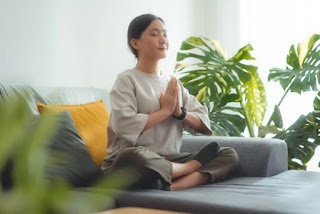 Person meditating with hands in a reflective pose, representing gratitude and mindfulness for New Year’s resolutions.