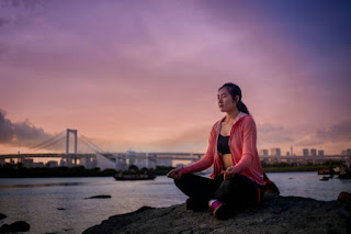 Person meditating with focus, symbolizing mindfulness for mental toughness and New Year’s goals.