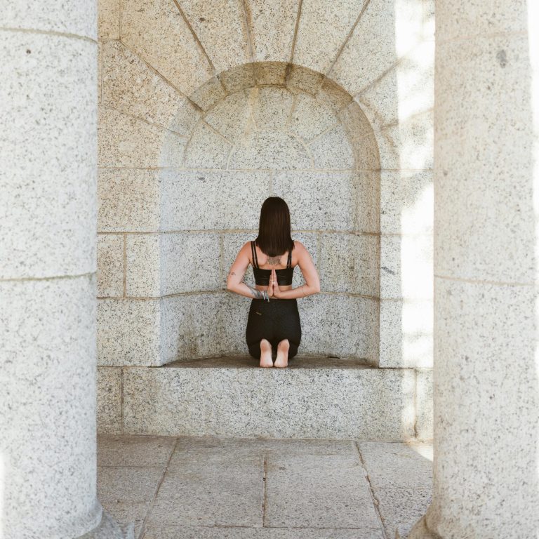 Woman-Silent-Observer-Mediation